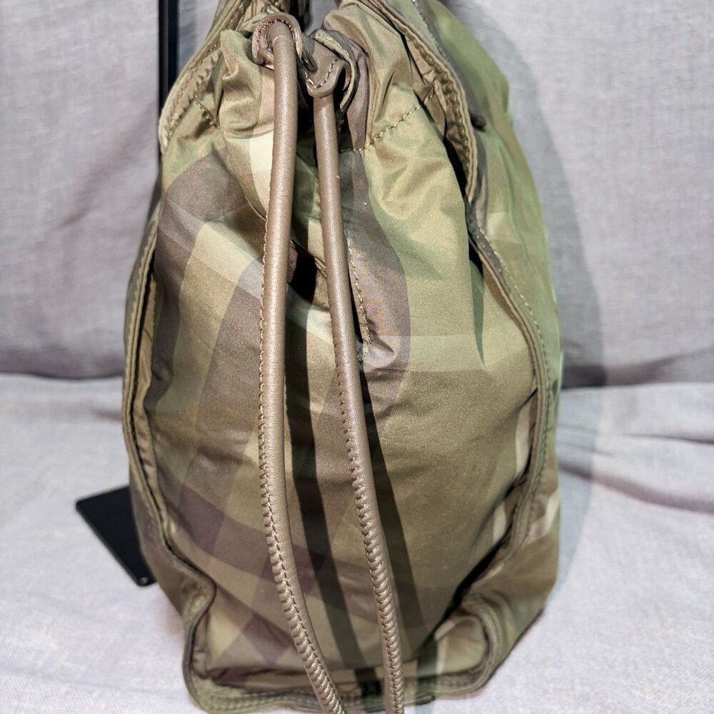 Burberry Green Plaid Tote Bag - Picture 4 of 9